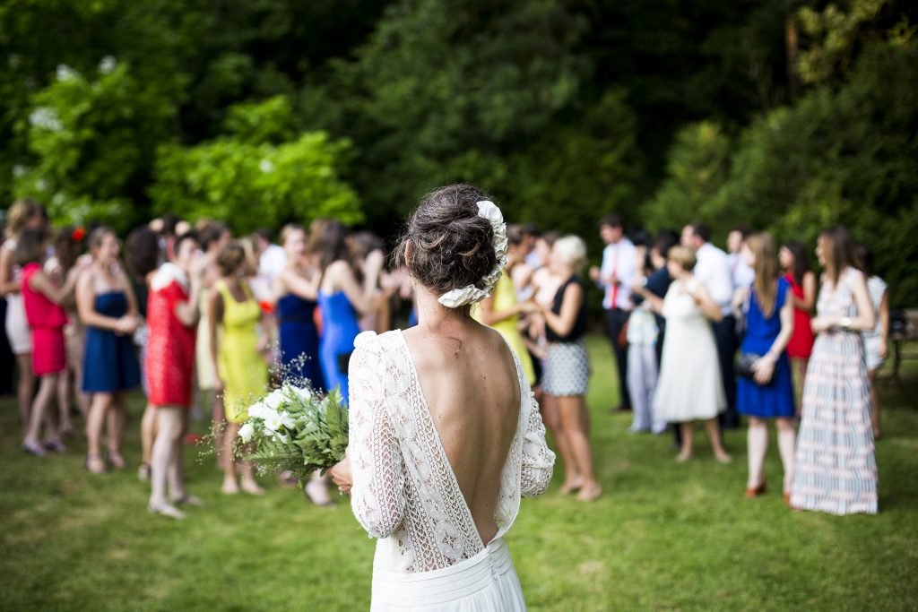 bride-getting-ready-to-throw-bouquet