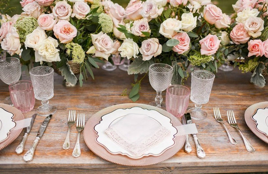 Granny Chic Wedding - Tablescape With Roses